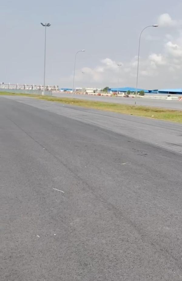  Côte D'ivoire Parcelle 63 Hetares Vendre - mine terrain concession *autoroute du nord apr&egrave;s le p&eacute;age c&ocirc;t&eacute; droit en allant &agrave; yakro pk 57 * mise en vente d'une parcelle de 63 hectares en bordure de l'autoroute du nord juste apr&egrave;s la servitude. pk 57 &agrave; droite en allant &agrave; yamoussokro. document acd pri