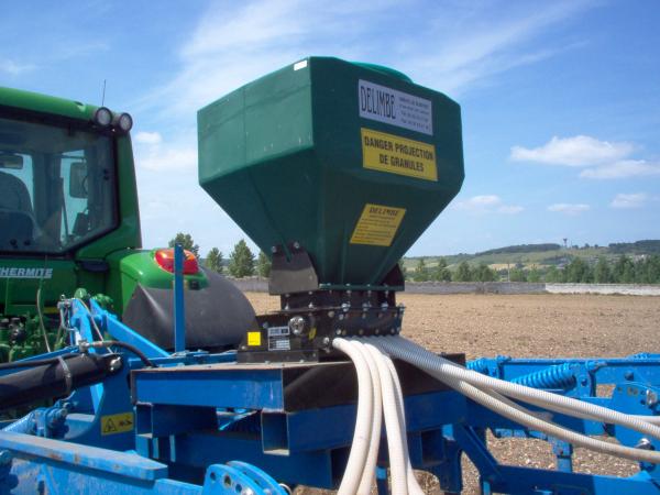  T15 Seed Drill And Microgranulator - machinery equipment microgranulator and fertiliser spreader for small and large seeds. electric distribution with blower and pipe feed. the t15 is a versatile agricultural seed drill that can be used with various implements stubble cultivator harrow grain seed drill maize seed drill beet seed drill sunflower se