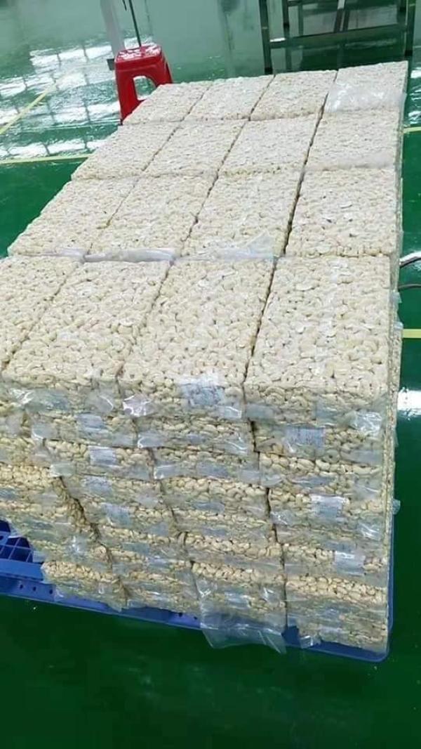  Cashew Nut For Sale - roasted seeds and nuts we can supply all grade of cashew nuts ww180 ww240 ww320 ww450 ws lp sw ss dw .ect i will give you the best price and quality for cashew nut. you will get great satisfaction from my cashew nut. with good quality and best price rich nutrition health and delicious size length