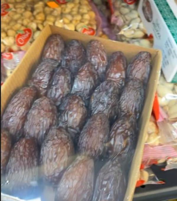  Dattes Medjool Premium Cat Jumbo Egypte - fruits et légumes  aux amateurs de la datte medjool nous vendons des dattes medjool premium jumbo fra&icirc;chement r&eacute;colt&eacute;es en novembre et achemin&eacute;es par avion. tr&egrave;s grosses et savoureuses (22/25g par datte) ! elles sont d'une qualit&eacute; exceptionnelle. disponibles en fra