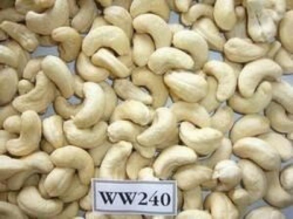  Noix De Cajoux - fruits secs et graines grillées  madame et messieurs nous sommes disponibles sp&eacute;cialis&eacute;e dans la domaine de noix de cajou d&eacute;cortiquer et d'autres produits agricoles pour votre demande nous voulons les clients s&eacute;rieux veuillez nous contacter.''