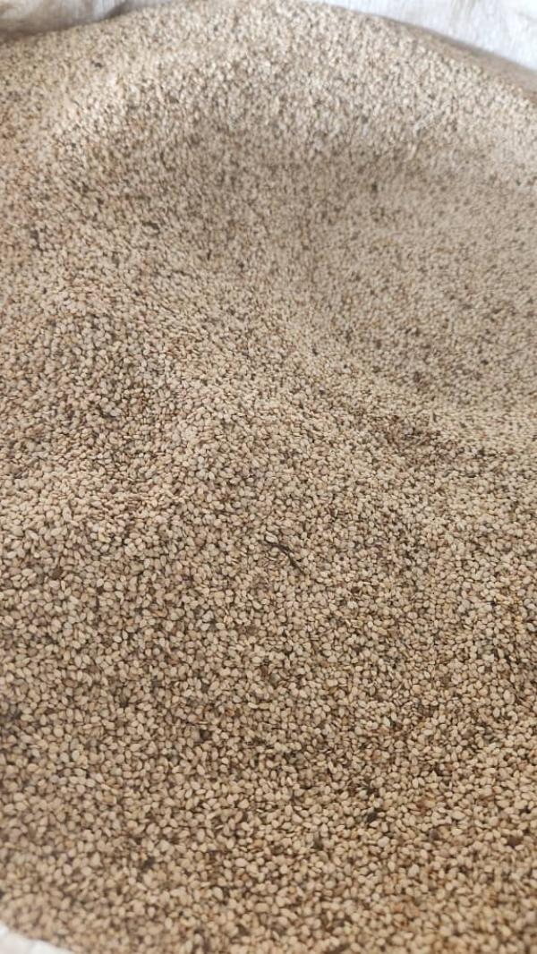  Offre Des Céréales - céréales bonjour nous sommes fournisseurs de sésame,  soja ,  arachides,  mil rouge,  tourteau d'arachide,  maïs. nous sommes basés au cameroun,  nous livrons partout au cameroun et dans le monde entier.