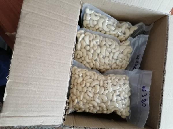  Bon Noix De Cajou Décortiquer - Investissement capitaux très bon noix de cajoux décortiquer nous avons mis une bonne quantité en disposition pour service des clients sérieux pour avoirs plus d'informations veuillez nous contacter 