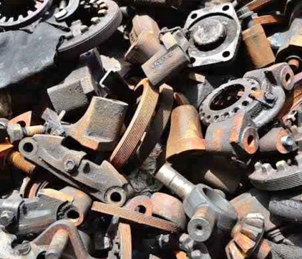  Féraille - métaux nous disposons d'une grande quantit&eacute; de ferraille 500tonne d&eacute;j&agrave; d&eacute;coup&eacute; si cel&agrave; vous int&eacute;resse veuillez nous contacter pour plus d'informations.prix-190 000f la tonnes.