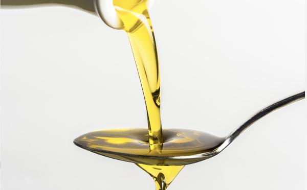  Huile Alimentaire - huiles huile alimentaire de qualit&eacute; sup&eacute;rieure,  bien raffin&eacute;e,  adapt&eacute;e &agrave; la cuisson et &agrave; la friture,  r&eacute;pondant aux normes d hygi&egrave;ne et de consommation.