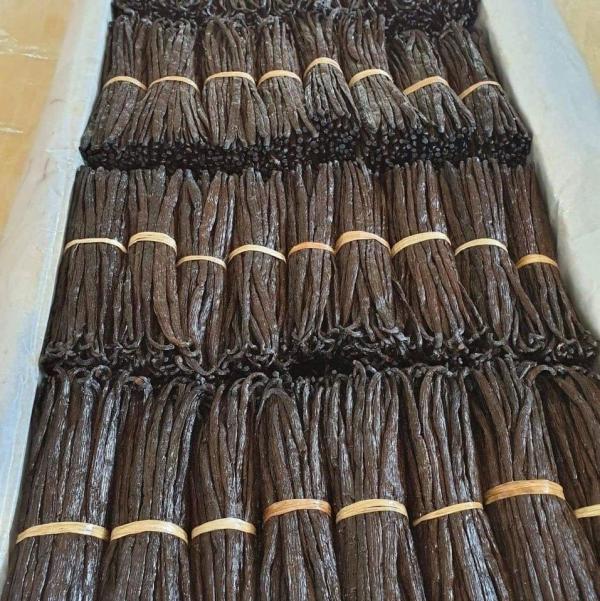  Vend Vanille De Madagascar - épices aromates  vanille de madagascar exportateur agre&eacute; qualit&eacute; sup&eacute;rieure approvisionnement direct depuis madagascar. gousses s&eacute;lectionn&eacute;es tra&ccedil;abilit&eacute; garantie. pour grossistes et industriels. description notre soci&eacute;t&eacute; exportatrice agr