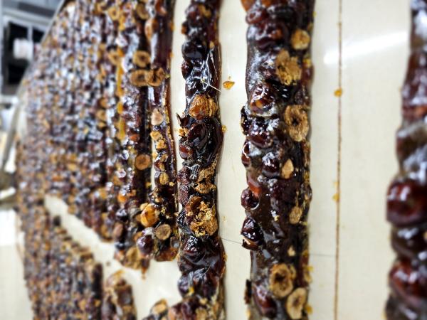 Nougat Noire/ Blanc,sucre Cuit - produits sucrés nous sommes fabricants d’une gamme exclusive de confiserie artisanale le c&eacute;l&egrave;bre nougat noir aux amandes du sud de la france® (nougatine) une recette authentique inchang&eacute;e depuis 1870 vendu ou poids 1 kg 29.99 €; sucettes /unit&eacute;s selon la taille berlingots 1kg 