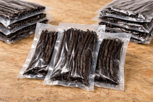  Vanille De Madagascar Qualité Premium - épices aromates vanille vanilla planifolia de madagascar pr&eacute;par&eacute;e selon les standards export. gousses longues souples non fendues bien noires tr&egrave;s aromatiques emball&eacute;es sous vide. taux d’humidit&eacute; 25–30 % vari&eacute;t&eacute; vanilla planifolia qualit&eacute; go