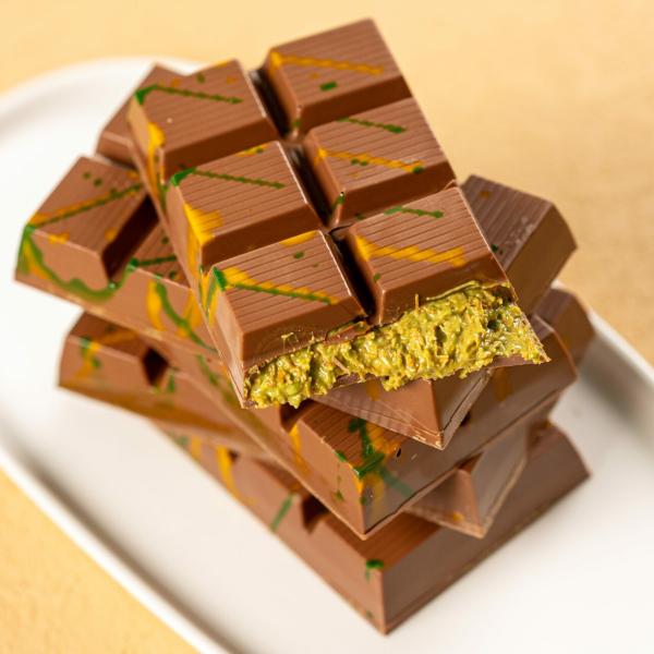  Chocolat Premium De Dubaï - produits sucrés nous proposons &agrave; l’export le c&eacute;l&egrave;bre chocolat de dubaï kunafa pistachio un produit premium inspir&eacute; de la gastronomie orientale combinant chocolat de qualit&eacute; kunafa croustillante et pistache s&eacute;lectionn&eacute;e. ce chocolat se distingue par son go&ucirc