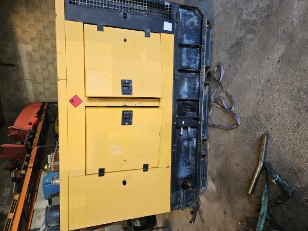  Vente De Groupe Électrogène - matériels machines vente de groupe &eacute;lectrog&egrave;ne 40 kva doosan capote insonoris&eacute; moteur john deere alternateur leroy 230/400 v 50 hz 1500 t diesel pack prises r&eacute;servoir 300 ligne crochet de levage passage pour les fourche et autre groupe 30/60/125/500 kva mat&eacute;riel occasion r&eacute;vis