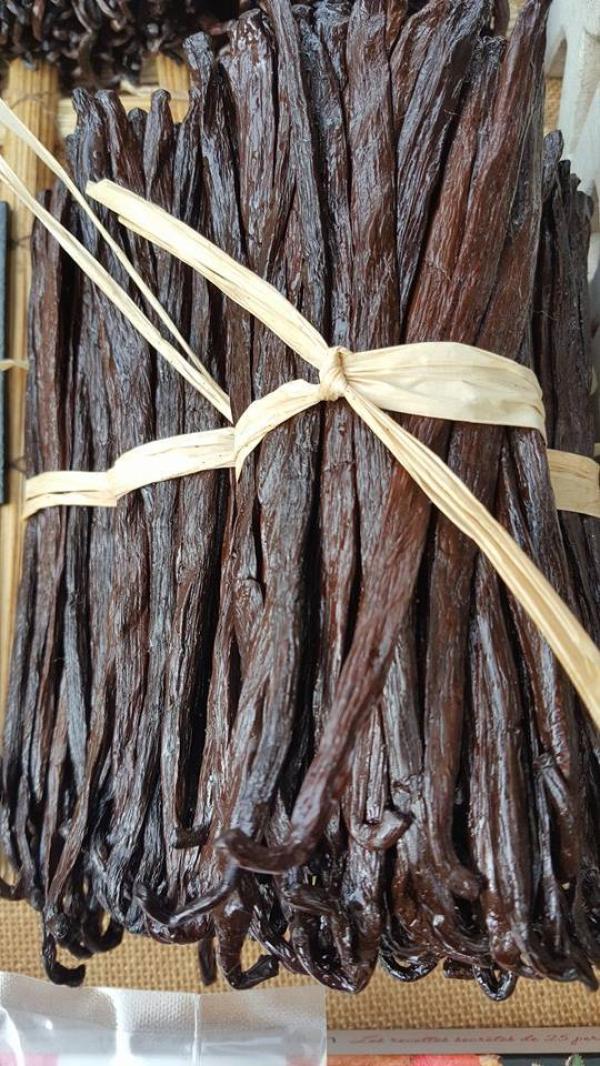  Premium Offer Gourmet Vanilla Beans By Ekl - aromatic spices dear valued partner we are delighted to introduce our premium vanilla selection from ekl export thoughtfully tailored for our distinguished international clients. we believe these offerings will meet the refined expectations of markets like the uae and pakistan ensuring seamless integration in