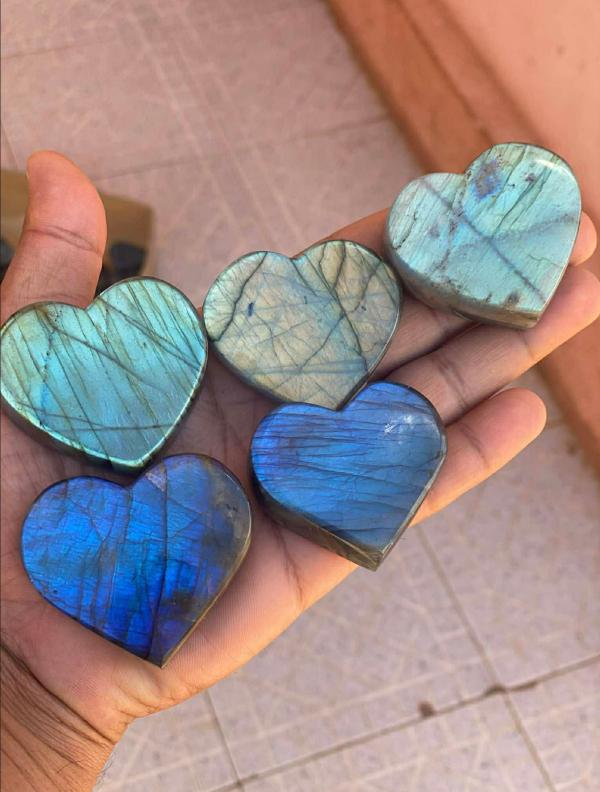  Industrial Stone - stone rock sale of natural stones raw or worked(hearts flames prisms pebbles). we offer a wide range including labradorite rose quartz ammonite and many others. we ship worldwide (export).
