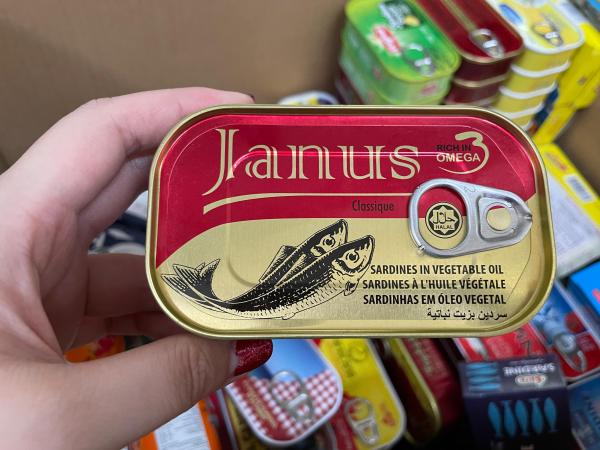  Sardines L'huile 125g - poissons  nous sommes une soci&eacute;t&eacute; fran&ccedil;aise sp&eacute;cialis&eacute;e dans l'importation et l'exportation de produits agroalimentaires en destination de l'afrique de l'ouest. nous proposons des bo&icirc;tes de sardines &agrave; l'huile et &agrave; la tomate. 3200 cartons