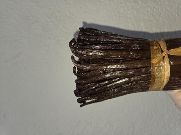  Gousses De Vanille De Madagascar - épices aromates je vends un produit haut de gamme et unique dans sa qualit&eacute; gr&acirc;ce &agrave; son profil. la qualit&eacute; est la qualit&eacute; noire gourmet. provenance soanieran'invongo et mananara nord r&eacute;gion analanjirofo ( au sud de la r&eacute;gion sava et au nord de la r&eacute;gi