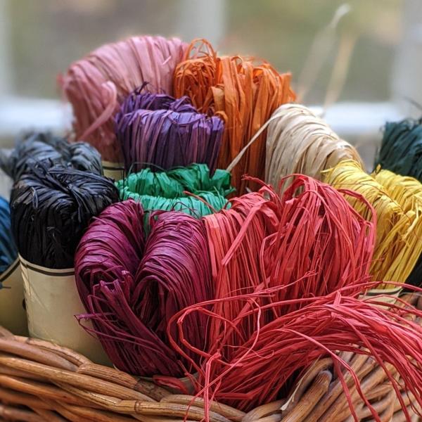  Raphia - matiere vegetale nous sommes un producteur et vendeur de raphia bas&eacute; &agrave; madagascar sp&eacute;cialis&eacute; dans la vente en gros et en d&eacute;tail. nous proposons du raphia de tr&egrave;s bonne qualit&eacute; &agrave; un prix comp&eacute;titif adapt&eacute; aussi bien aux grossistes aux artisans 