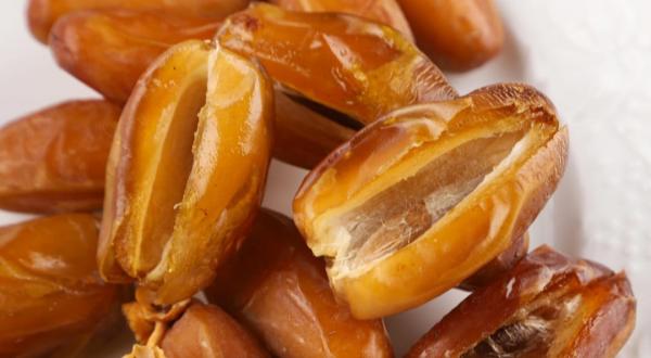  Dattes Deglet Nour De La Tunisie - fruits secs et graines grillées offre de vente – dattes deglet nour s&egrave;ches  nous vous proposons une offre professionnelle de dattes deglet nour s&egrave;ches de haute qualit&eacute; soigneusement s&eacute;lectionn&eacute;es pour r&eacute;pondre aux exigences du march&eacute; et de l’export.