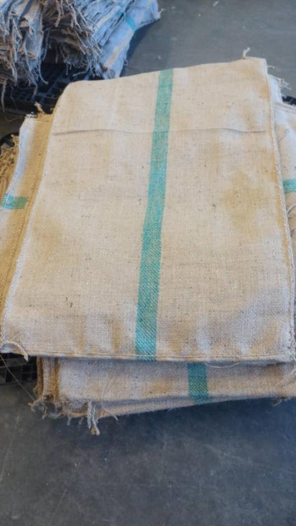  Emballage En Jute - conditionnement vend 100000 sacs en fibre de jute de dimension 1.2mx0.75m et pouvant contenir un poids de 100kg. export possible