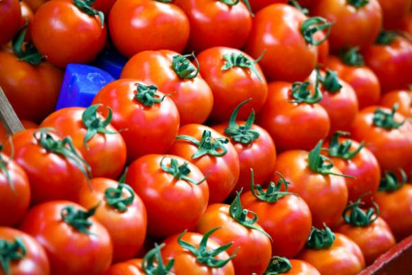  Tomato Specialist Packing Station - fruits and vegetables hello as representatives of a fruit and vegetable packing station specializing in tomatoes we offer comprehensive solutions for demanding importers and wholesalers. our expertise focuses on quality freshness and flexible packaging. our products a complete range including cherry tomatoes (all co