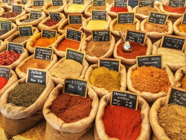  Epices Et Herbes Du Maroc - épices aromates ras el hanout (m&eacute;lange royal) le cumin (kamoun) le curcuma (kharkoum) le gingembre (skenjbir) le paprika (tahmira) et le safran de taliouine certifi&eacute; bio ecocert (zaafrane) la cannelle le poivre noir la coriandre la soudania (piment fort) herbes de provence camomille rom