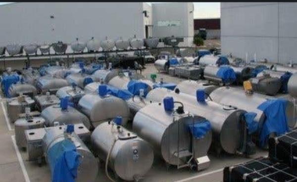  Cuves Tanks De Lait Industrielle Pour Exporta - conditionnement  r&eacute;servoirs &agrave; lait neufs et d'occasion pour ch&egrave;vres brebis et vaches. disponibles en capacit&eacute;s de 1500 2000 3000 4000 5000 6000 8000 10000 et 12000 litres. r&eacute;servoirs ronds verticaux et &agrave; cuve d'occasion avec syst&egrave;me de lavage au