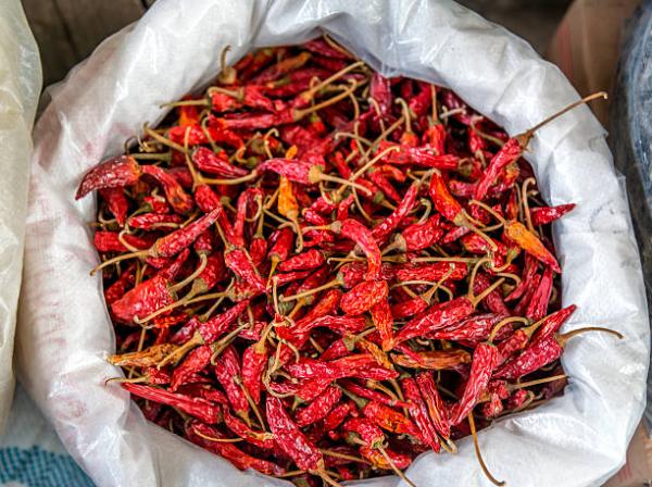  Piment Cayenne Bec D’oiseau - fruits et légumes nous proposons du piment cayenne s&eacute;ch&eacute; (bec d'oiseau) d'origine b&eacute;nin afrique de l'ouest. volume disponible 3 tonnes par mois avec possibilit&eacute; d'augmenter selon la demande. taux d'humidit&eacute; 8%. conditionnement en sacs de 100 kg. prix indicatif 2 5 usd/kg fob coton
