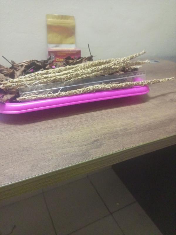  Gongoli Khamare Vétiver - autres  monsieur madame je cherche un partenariat sur le long terme pour la vente du gongoli khamare v&eacute;tiver cultiv&eacute; sans engrais chimiques qualit&eacute; premium avec une tr&egrave;s bonne odeur. lot de 10 grosses tiges &agrave; 6 5€ paiement &agrave; la livraison en france. vous