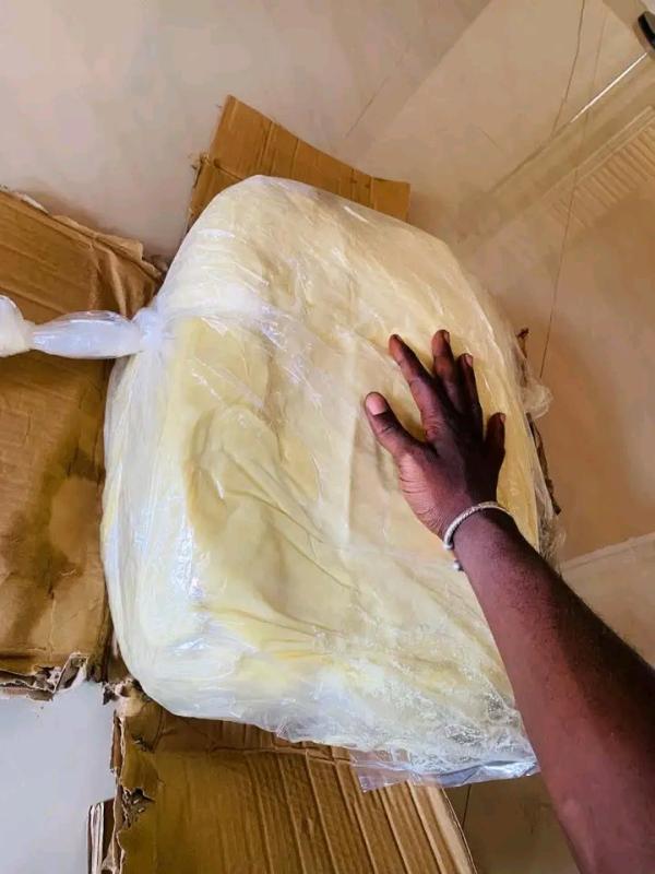  Beurre Karité Bio - hygiene entretien nous mettons en vente du beurre de karit&eacute; pur brut et non transform&eacute; directement extrait selon les m&eacute;thodes traditionnelles au mali. ce produit naturel est id&eacute;al pour les industries cosm&eacute;tique (cr&egrave;mes lotions soins capillaires) pharmaceutique (baumes 