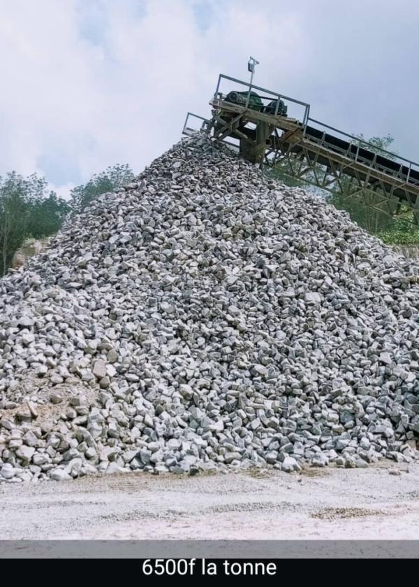  Gravier - pierre roche nous sommes une carri&egrave;re et nous vous proposons nos graviers ( 5 15 / 15 25 / 0 5 / 75 300 / 5 25 et 0 31 5 qui sont de qualit&eacute;s sup&eacute;rieures pour tous vos chantiers en constructions dans le grand abidjan et &agrave; l'int&eacute;rieur