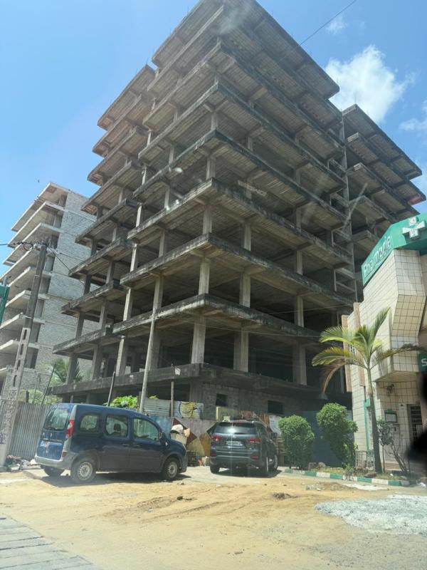  Immeuble - mine terrain concession un immeuble r+8 gros &oelig;uvre en vente &agrave; abidjan marcory zone 4 documents acd avec sa situation g&eacute;ographique strat&eacute;gique dans le beau quartier r&eacute;sidentiel de zone quartier a hupp&eacute; et commercial ( banque casino super march&eacute; magasin de luxe)