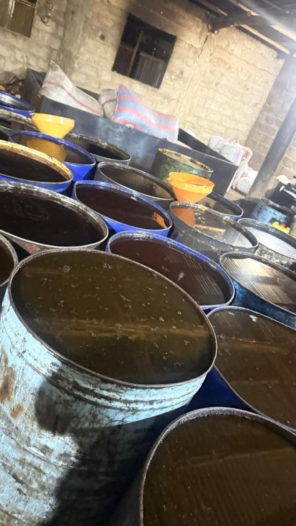  Huile De Palmiste - huiles nous mettons &agrave; disposition 50 tonnes d'huile de palmiste brute de qualit&eacute; sup&eacute;rieure disponible imm&eacute;diatement au b&eacute;nin. produit 100% naturel id&eacute;al pour savonnerie cosm&eacute;tique et industrie. conditionn&eacute; en bidons de 25 litres. livraison possibl