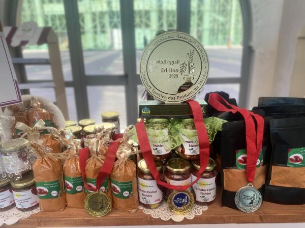  Tomates Sechées - fruits et légumes soci&eacute;t&eacute; de s&eacute;chage de tomates tunisienne m&eacute;daill&eacute;e par le prix d excellence des produits de terroirs tunisiens( concours pampat novembre 2025) propose la vente de 50 tonnes de tomates s&eacute;ch&eacute;es de haute qualit&eacute; s&eacute;ch&eacute;es naturellemen