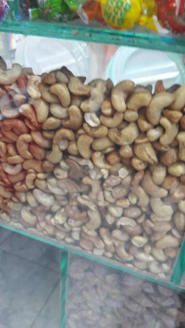  Nous Cherchons Des Clients Pour Noix De Cajou - fruits secs et graines grillées nous sommes un grand producteurs des produits tropicaux au b&eacute;nin noix de cajou d&eacute;cortiquer ananas avocat mangue pour vos besoins veuillez nous contacter directement 