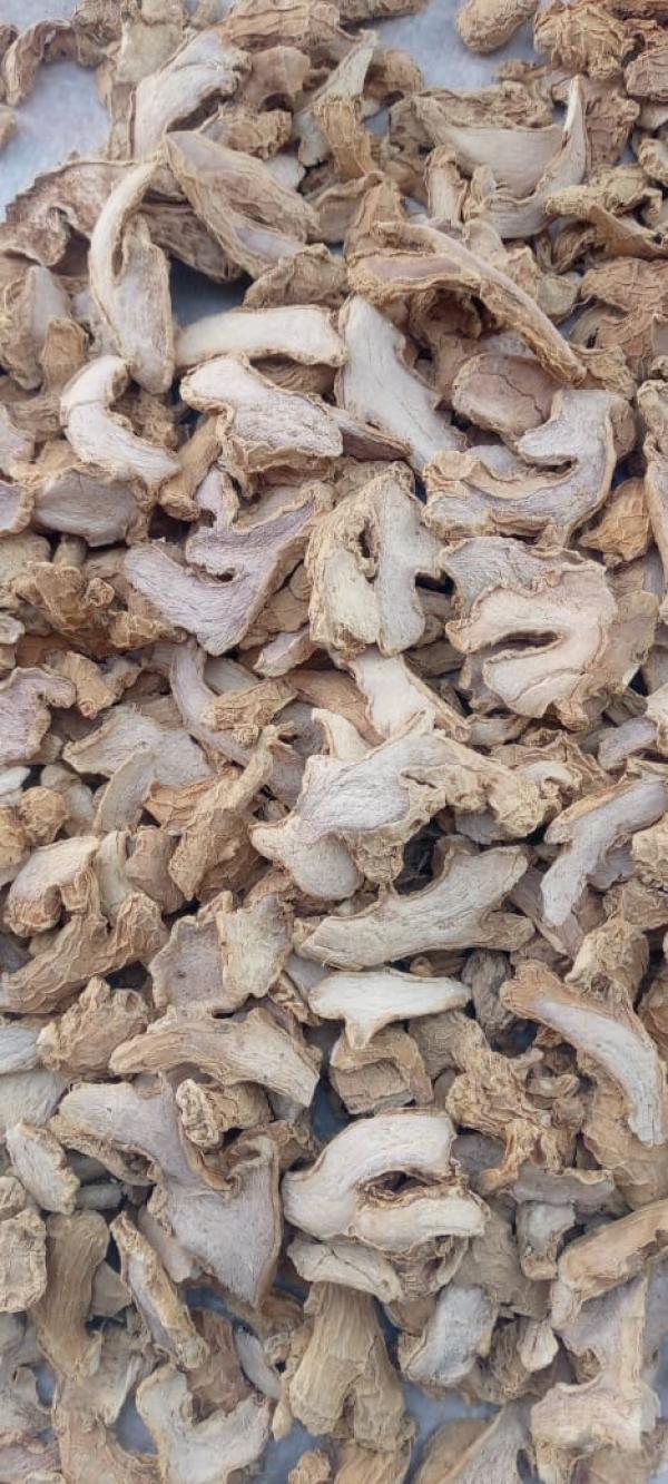  Gingimbre Séché - épices aromates  ch&egrave;res tous nous vous proposions du gingembres s&eacute;ch&eacute; de haute qualit&eacute; partir du burkina faso pour tout renseignements veuillez nous contacte 