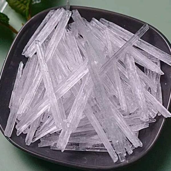  Cristaux De Menthe - hygiene entretien les cristaux de menthe un tr&eacute;sor de fra&icirc;cheur 100 % naturelle ! obtenus &agrave; partir de l'huile essentielle de menthe ces petits cristaux concentrent toute la puissance de la menthe pour ton bien etre . elles soulagent les maux de tete migraines soignent l'haleine et r&eacute