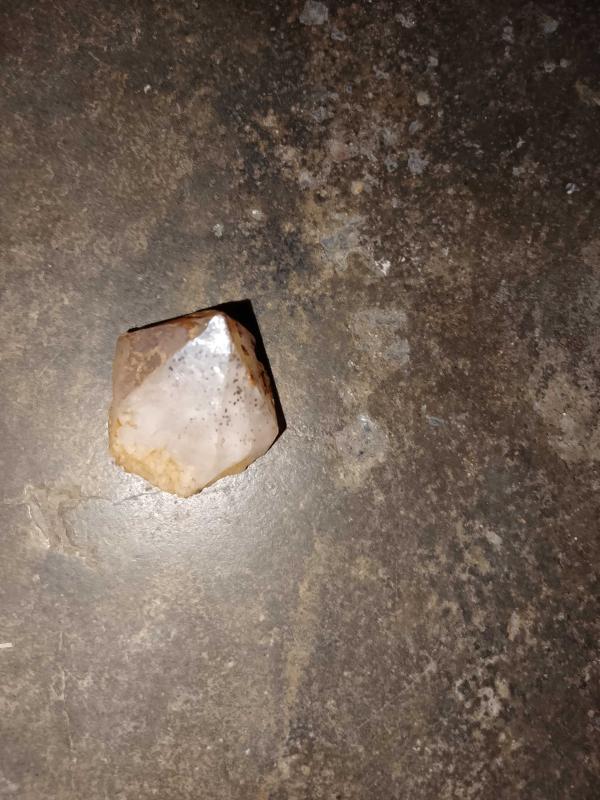  Quartz - pierre roche je cherche les acheteurs de quartz depuis rdcongo province de lomami ville de mwene ditu 