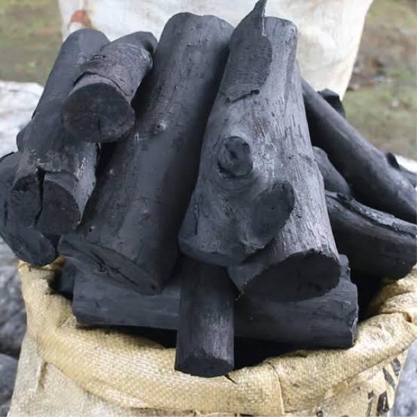  Charbons De Bois Bien Dur - energie renouvelable  nous sommes des grossistes et nous pouvons vous fournir des charbons de bois de type cigarette et ordinaires de qualit&eacute; vraiment super. nous pouvons vous fournir r&eacute;guli&egrave;rement et livrer jusqu'&agrave; environ 1000 tonnes mensuellement. nous sommes aussi apte &agrave; g&