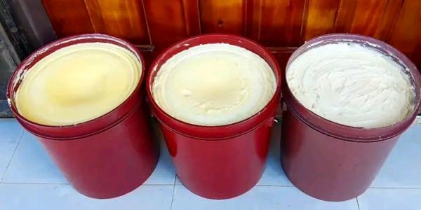  Beurre De Mangue - épices aromates nous commercialisons du beurre de mangue pr&eacute;parer &agrave; base du noix de mangue de la cire d'abeille et de l'huile v&eacute;g&eacute;tale ultra nourrissant pour les soins capillaires. le prix est de 2500 fcfa/ kg. commande minimale 1 kg exp&eacute;dions partout. 