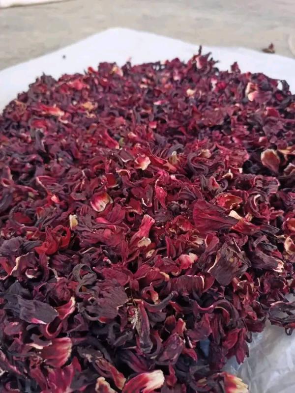  Feuilles D'hibiscus - épices aromates nous mettons en vente d'excellente qualit&eacute; des feuilles d'hibiscus rouge de provenance du mali. le prix est de 2000 fcfa/ kg. nous disposons de 6 tonnes disponible en gros et d&eacute;tails avec une commande minimale de 10 kg. 