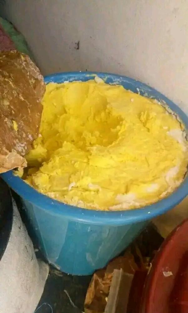  Beurre De Karité Bio - hygiene entretien nous mettons en vente du beurre de karit&eacute; pur brut et non transform&eacute; directement extrait selon les m&eacute;thodes traditionnelles au mali par le groupement nos femmes. ce produit naturel est id&eacute;al pour les industries cosm&eacute;tiques ( cr&egrave;mes lotions soins capi