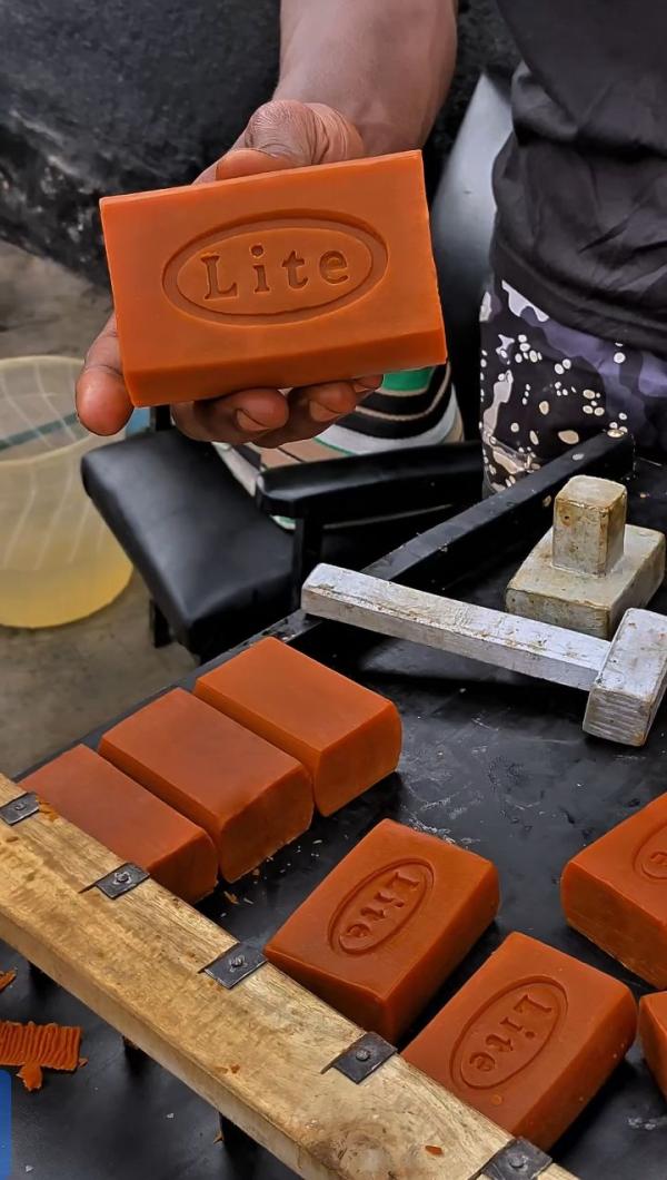  Matériel De Savonnerie Au Bénin Équipement - matériels machines mat&eacute;riel de savonnerie au b&eacute;nin | &eacute;quipement de savon | moules table de d&eacute;coupe  parakou   cotonou relux cosmetics   fournisseur de mat&eacute;riel &eacute;quipements outils mati&egrave;res premi&egrave;res et accessoires pour la fabrication de savon au b&eacute;nin. 