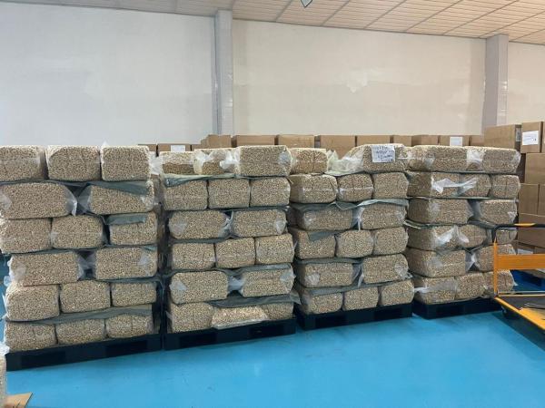  Cajou Ananas Mangues Avocats - fruits secs et graines grillées  nous sommes producteurs et vendeurs direct du benin nous avons une quantite importante de noix de cajou d&eacute;cortiquer (ananas frais et s&eacute;ch&eacute;) (mangues frais et s&eacute;ch&eacute; ) avocats de tres bonnes qualites a prix tres tres competitifs veuillez nous faire un retou