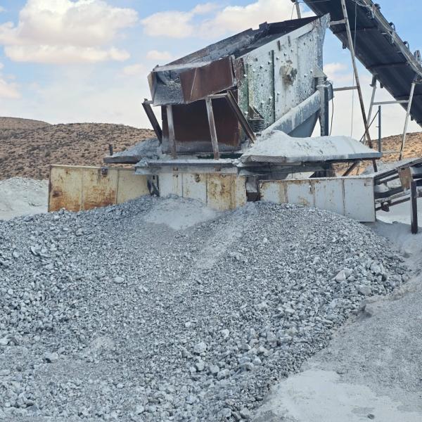  Gypse Argile - autres je repr&eacute;sente une soci&eacute;t&eacute; qui exploite deux carri&egrave;re situ&eacute; au lybie . le deux site offrent une qualit&eacute; sup&eacute;rieure de gypse et argile . nous cherchons des acheteurs du monde entier . fob port tripoli . quantit&eacute; minimale 10000 tonnes . quan