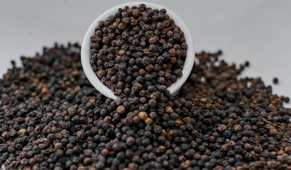  Madagascar Spicies- Vanilla, Pepper, Cinnamon - aromatic spices we are looking for professional importers wholesalers distributors and buyers in europe interested in high quality spices from madagascar. we offer madagascar bourdon vanilla black/red/white pepper cinnamon and cloves. our products are sourced from madagascar and are available for wholesale and 