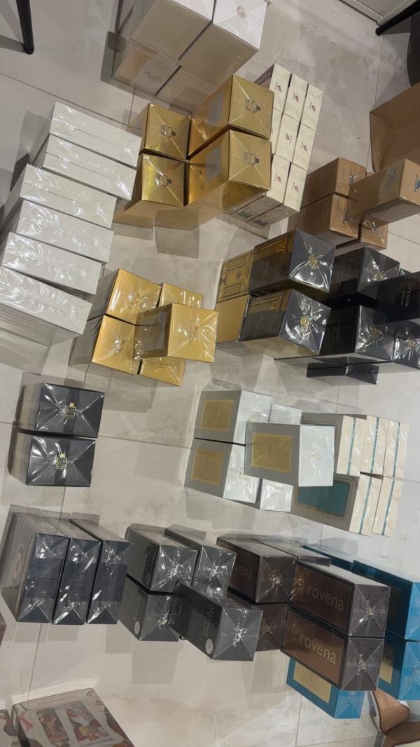  Parfum - hygiene entretien je c&egrave;de mon stock de parfums et produits parfum&eacute;s id&eacute;al pour revendeur boutique march&eacute;s ou vente en ligne. 143 produits au total   20 r&eacute;f&eacute;rences diff&eacute;rentes. stock comprenant notamment barakkat 540 solar blanc inara fakhar oud maison