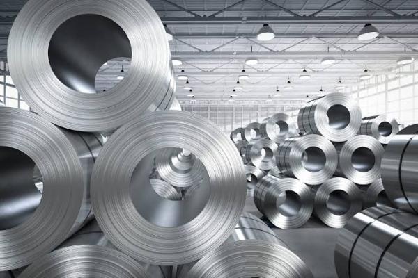  Aluminium - autres  un conteneur 20 pieds charg&eacute; de 28 tonnes nettes de m&eacute;tal ajout&eacute; au poids du conteneur (env. 2 3t) et du camion/chassis d&eacute;passe largement les limites standard autoris&eacute;es sur route sans autorisations sp&eacute;cifiques. r&eacute;ponse ri trans international ship