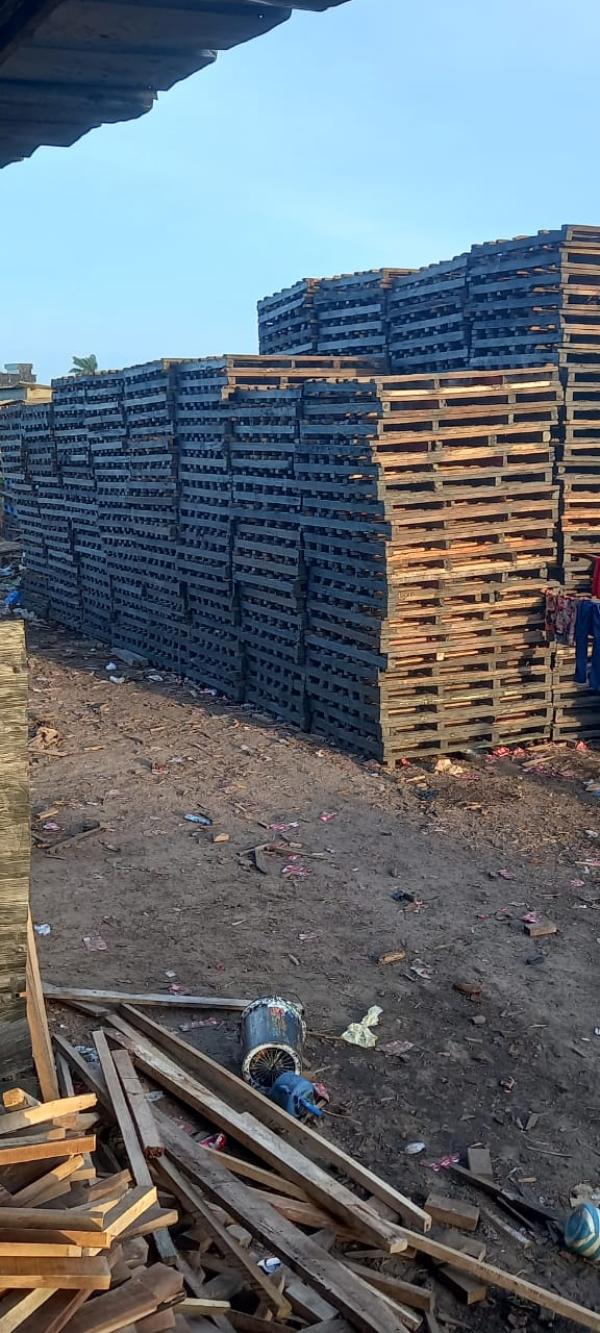  Les Palettes D'occasion - transport transit logistique nous disposons d'un tr&egrave;s grand stock de palettes d'occasion en bon &eacute;tat pour le stockage et autres usages.