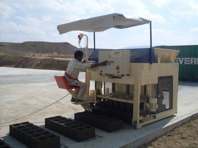  Pondeuse Parpaing Mobile - matériels machines offre  pondeuse  mobile fabrication c.e.e --capacit&eacute; exemple- m500 = 500 parpaing a heure idem pour les autres mod&egrave;les en r&eacute;f&eacute;rence .disponible aussi les pondeuses fixe avec diff&eacute;rent productions . les moules sont a la demande du client .moule a parpaing- ourdi bor