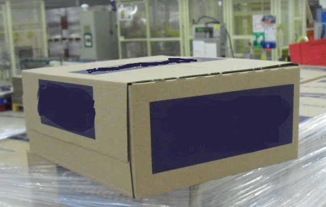  Encaisseuse Cetra Wraparound - café cacao thé encaisseuse cetra wraparound--actuellement utilisé pour faire des cartons de tablettes de chocolat--année - 1984--capacité - 300 tablettes/min pour format 100 ou 200gr--photo - caisse obtenue en sortie d'encaisseuse----------------