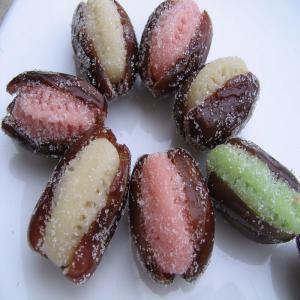  Datte Fourrée La Pate D'amande - patisserie  datte fourrée a la pate d'amande et gateaux traditionnel algerien . tout quantité voulu .