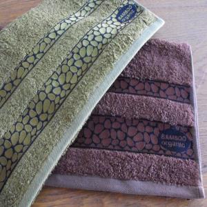  Serviettes De Toilette Fibre De Bambou Organique - hygiene entretien bonjour, --nous avons un stock de serviettes en fibre de bambou organique (70% bambou,  30% coton) de qualité exceptionnelle.--nombreuses tailles (de 50x30 à 100x150) et couleurs disponibles,  prix à partir de 3, 29 euros/serviette franco de port.--contactez-nous pour plus d'informa